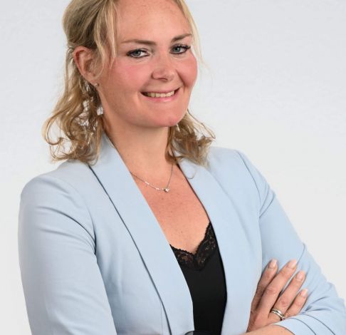 Lisa Bleuel, Geschäftsfeldleitung
